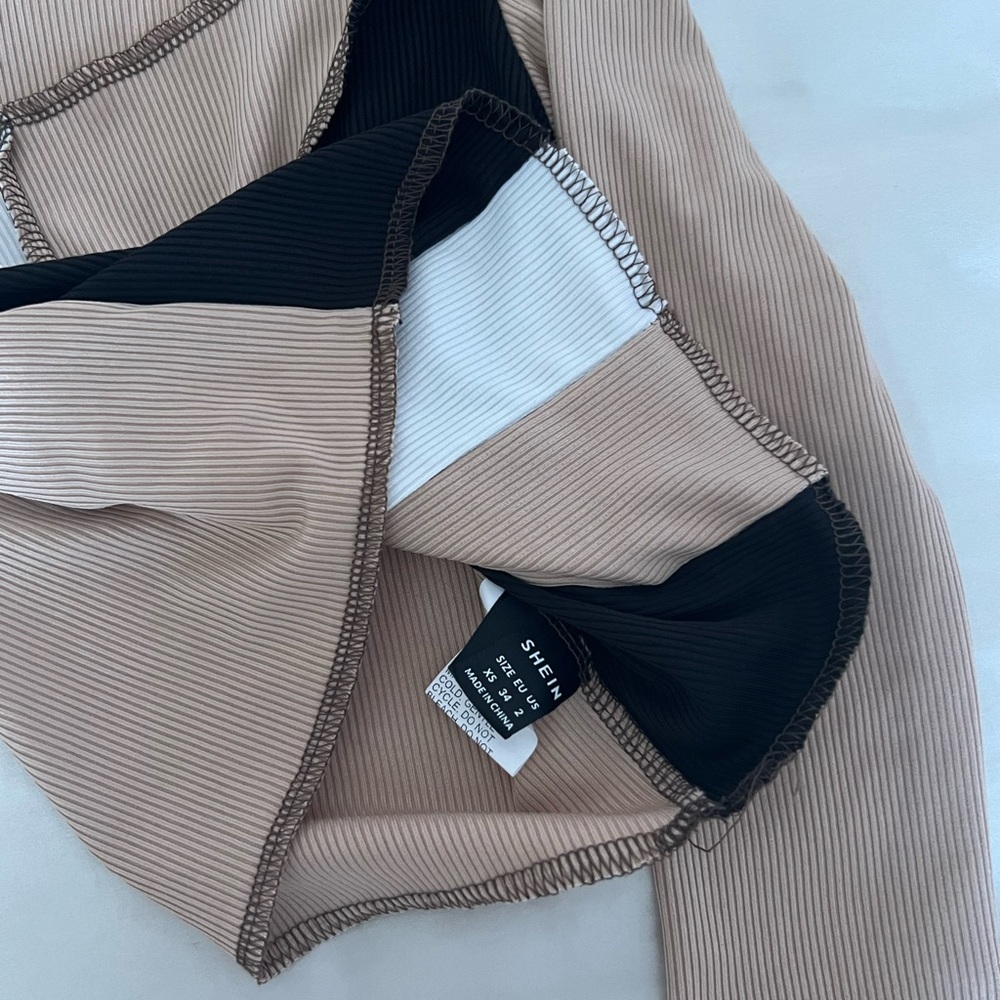 Color block top - Picture 2 of 2